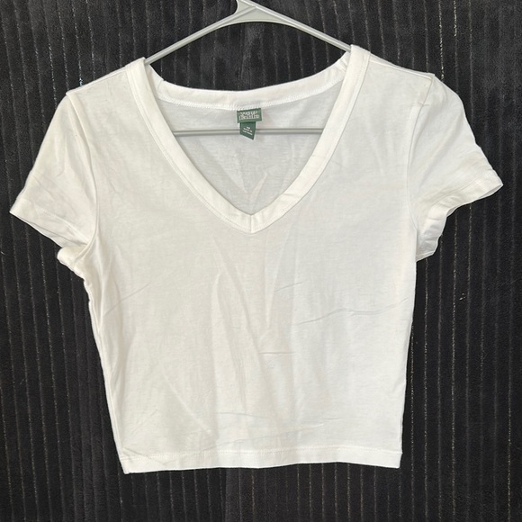 wild fable Tops - Wild Fable NWOT White V-Neck Crop Top Classic Crop Short Sleeves XS